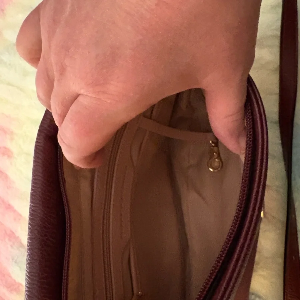 Poppy & Peonies Downtown Crossbody in Berry - Picture 4 of 7
